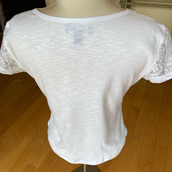 Chaps white tshirt with button front and lace detail - Picture 2 of 5